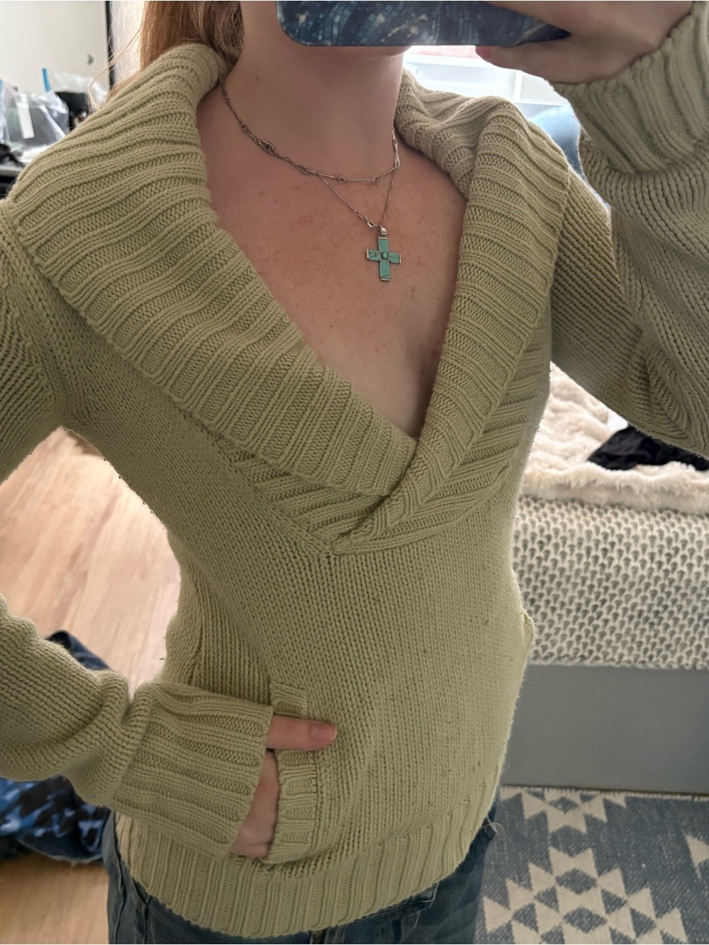 Wet Seal V-Neck Ribbed Collar Women's Sweater in Light Olive